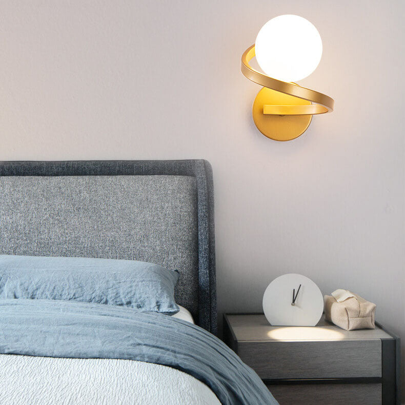 Aplique de Pared Astra Espiral LED con Globos Esmerilados
