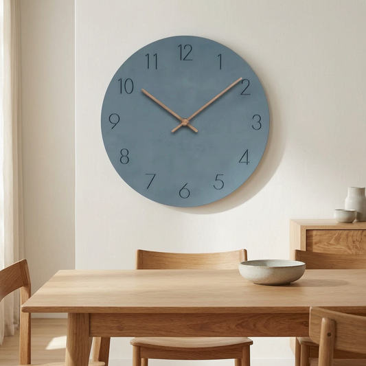 Reloj de pared Nork de madera en el comedor