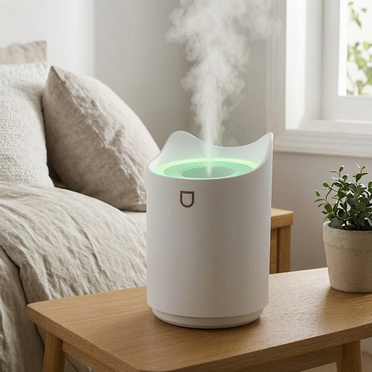 Humidificador ultrasónico en la mesilla del dormitorio