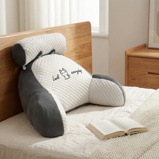 Almohada de lectura con reposabrazos sobre una cama