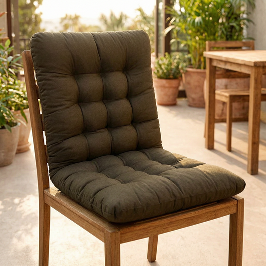 Cojín para silla de exterior en una terraza soleada