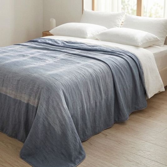 Manta refrescante transpirable sobre una cama