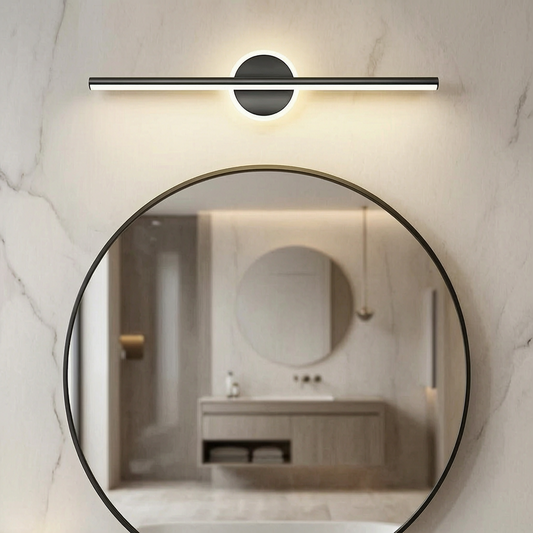 Lámpara LED de lujo para espejo encendida en un baño