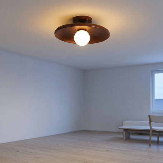 Lámpara de techo de madera encendida en un salón nórdico