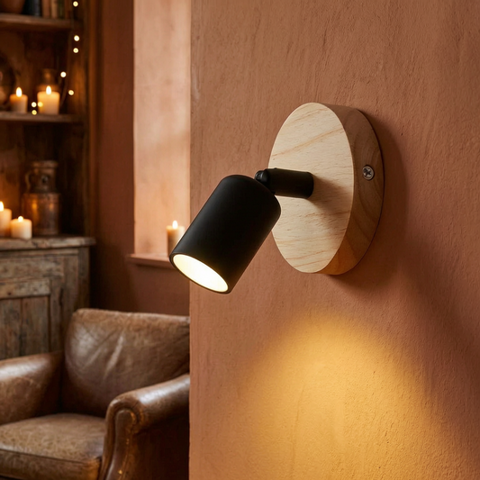 Lámpara de pared retro vintage encendida en un salón