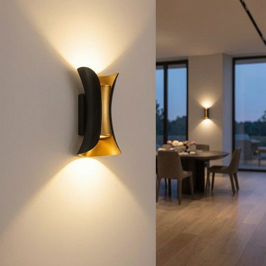 Lámpara de pared negra y dorada encendida en un comedor