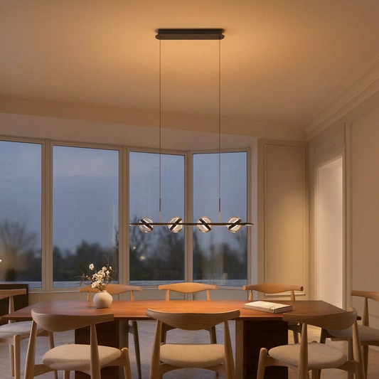 Lámpara colgante moderna encendida sobre una mesa de comedor