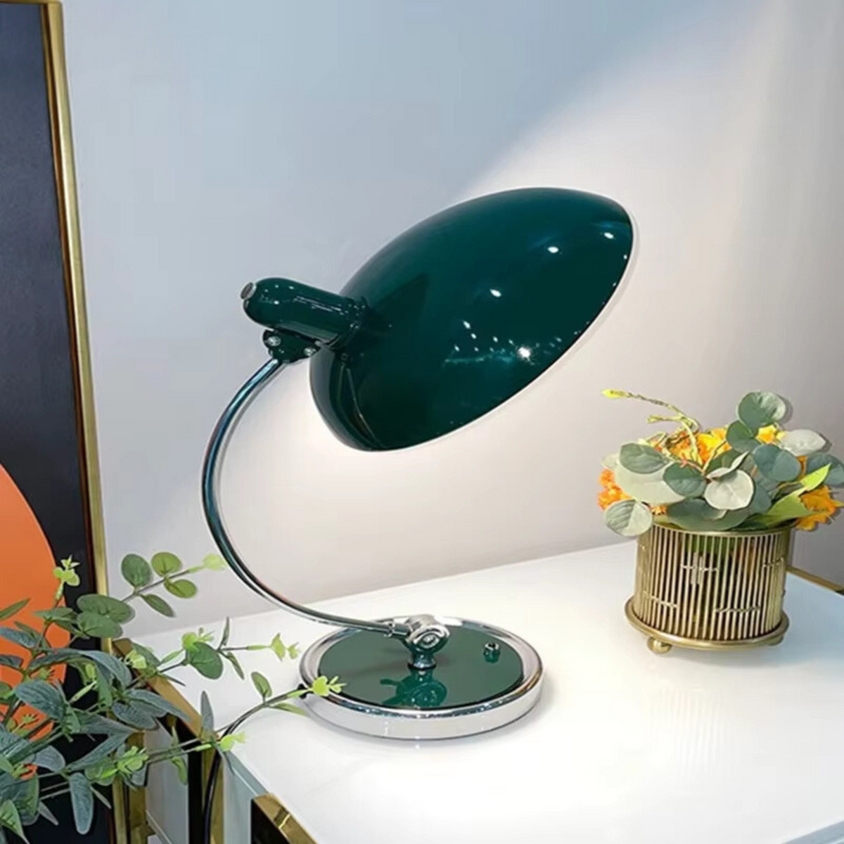 Lámpara de Mesa ScandiArc de Metal Curvo Estilo Bauhaus