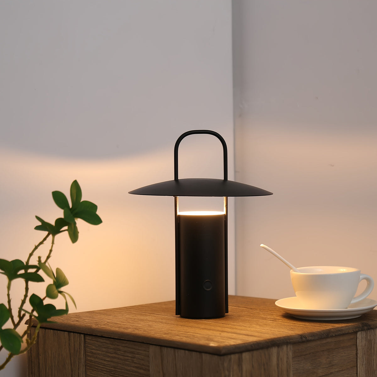 Lámpara Táctil LED Inalámbrica Recargable de Metal Cúpula