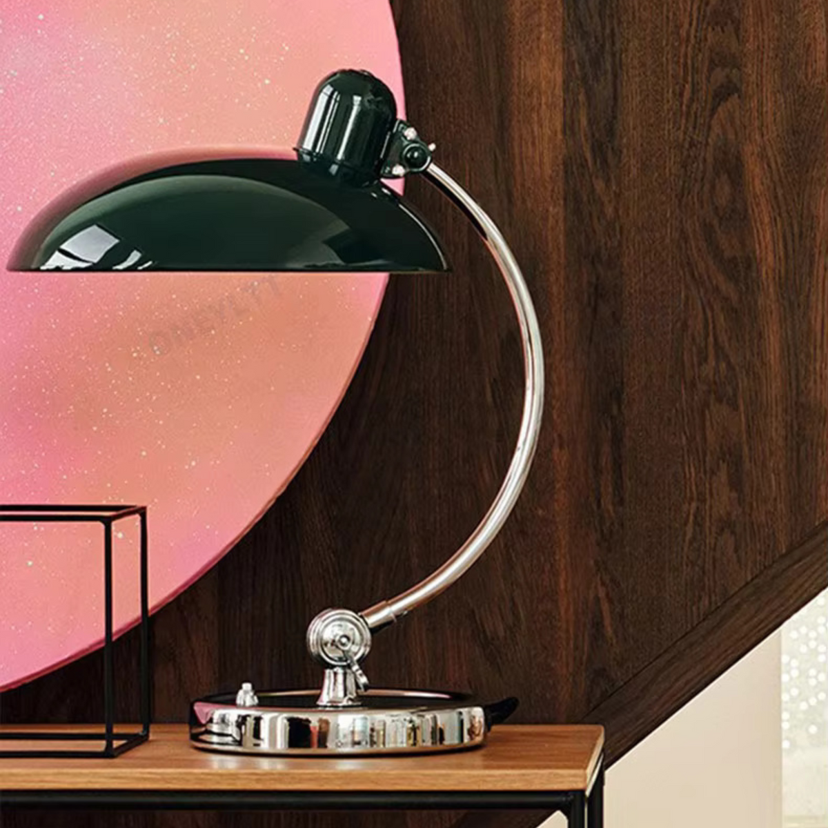 Lámpara de Mesa ScandiArc de Metal Curvo Estilo Bauhaus