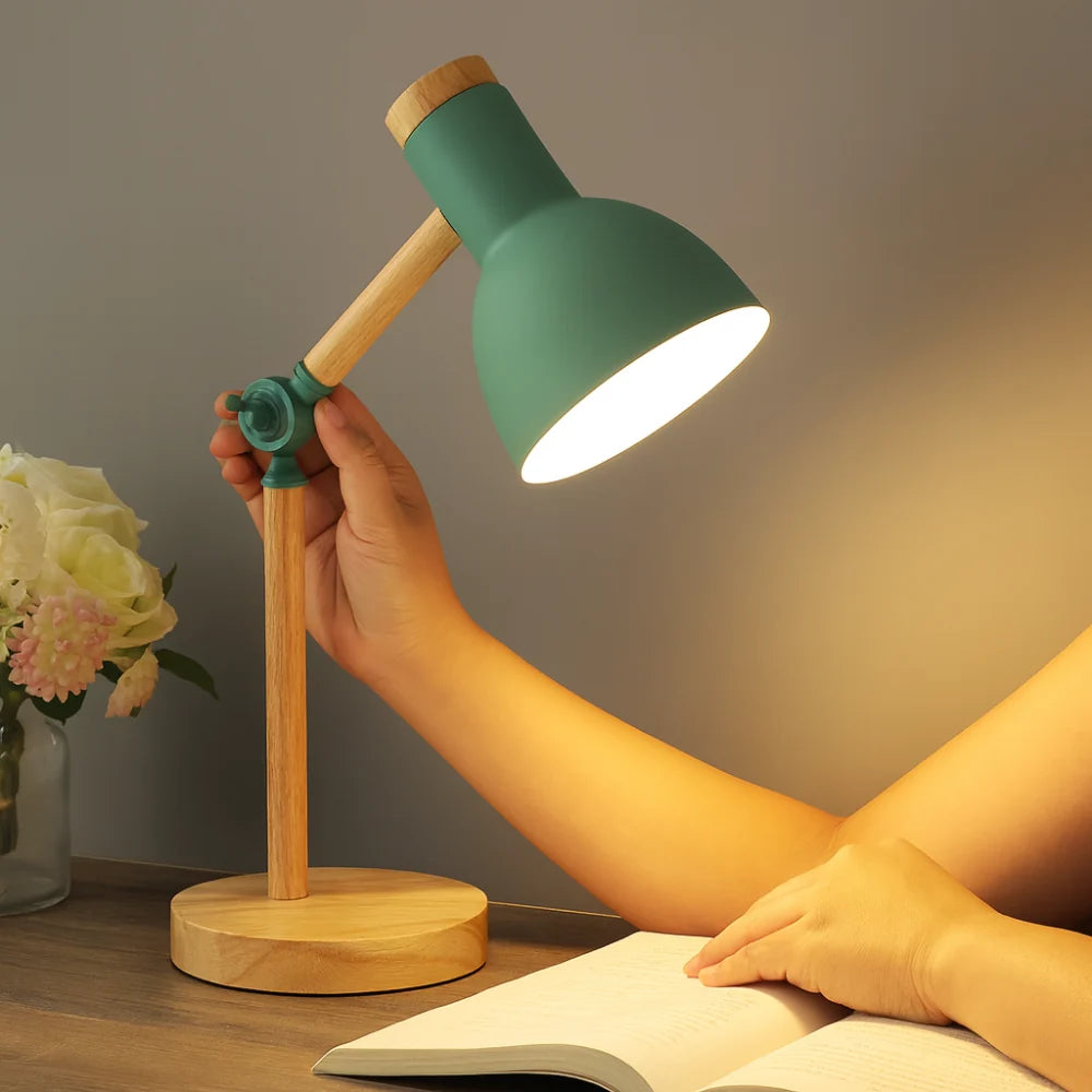 Lámpara de Escritorio de Madera Nórdica Ajustable LED