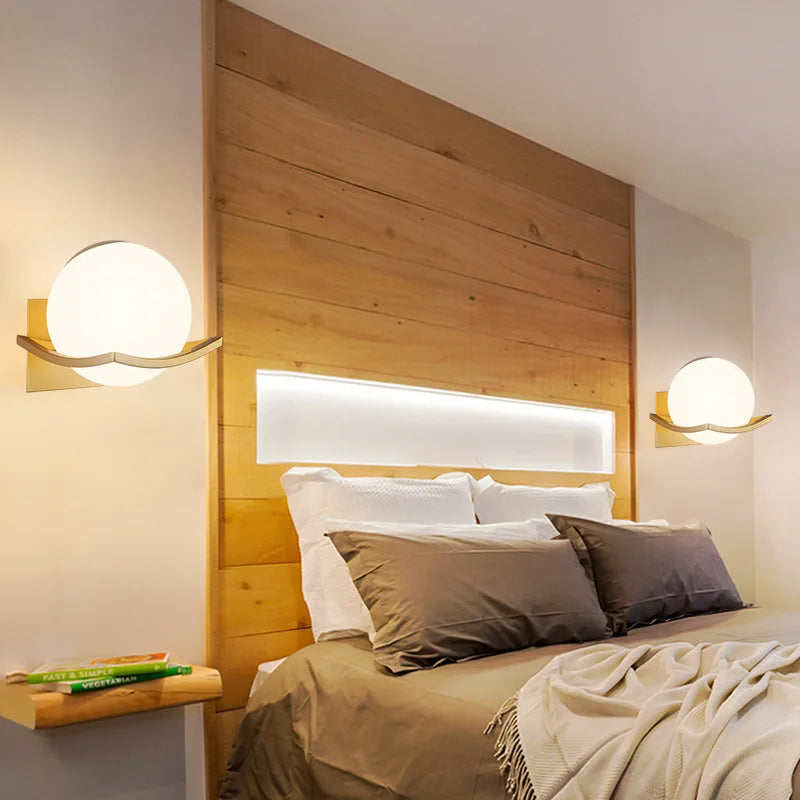 Aplique de Pared Makar con Globo de Vidrio Opal Europeo