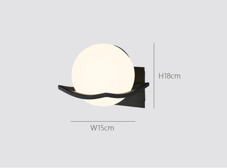 Aplique de Pared Makar con Globo de Vidrio Opal Europeo