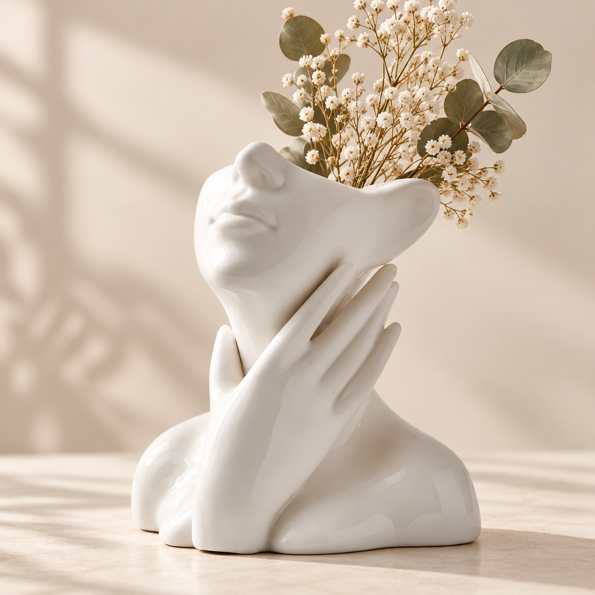 Jarrón Decorativo con Rostro Esculpido de Cerámica Artesanal