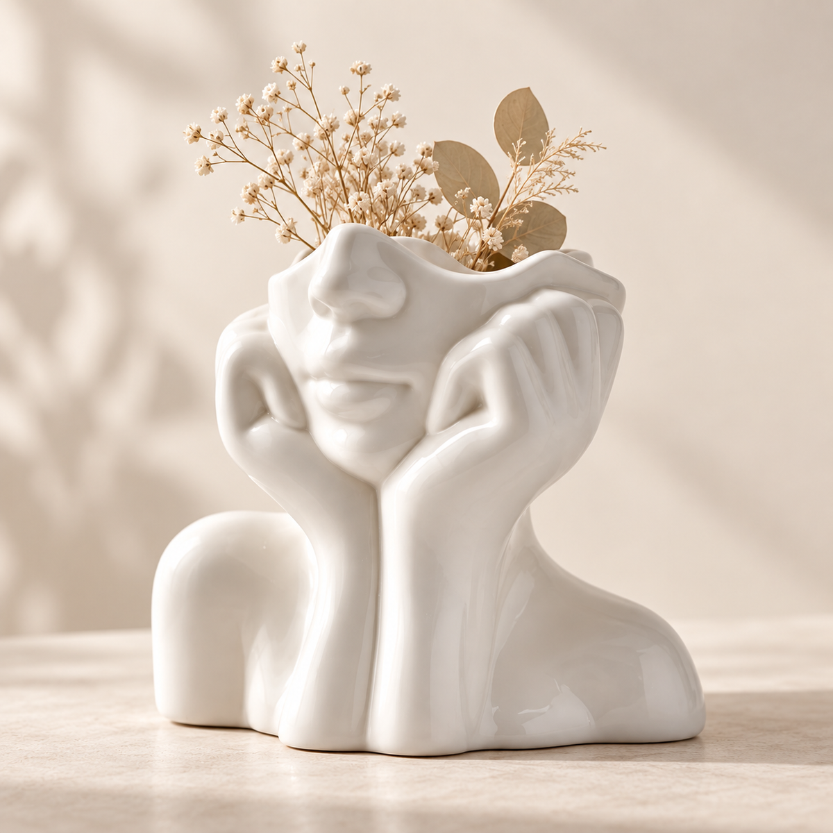 Jarrón Decorativo con Rostro Esculpido de Cerámica Artesanal