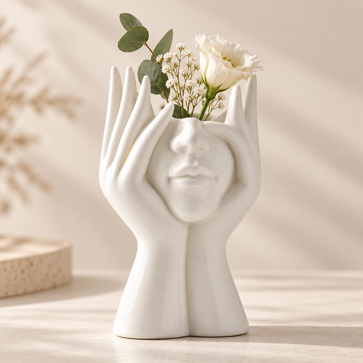 Jarrón Decorativo con Rostro Esculpido de Cerámica Artesanal