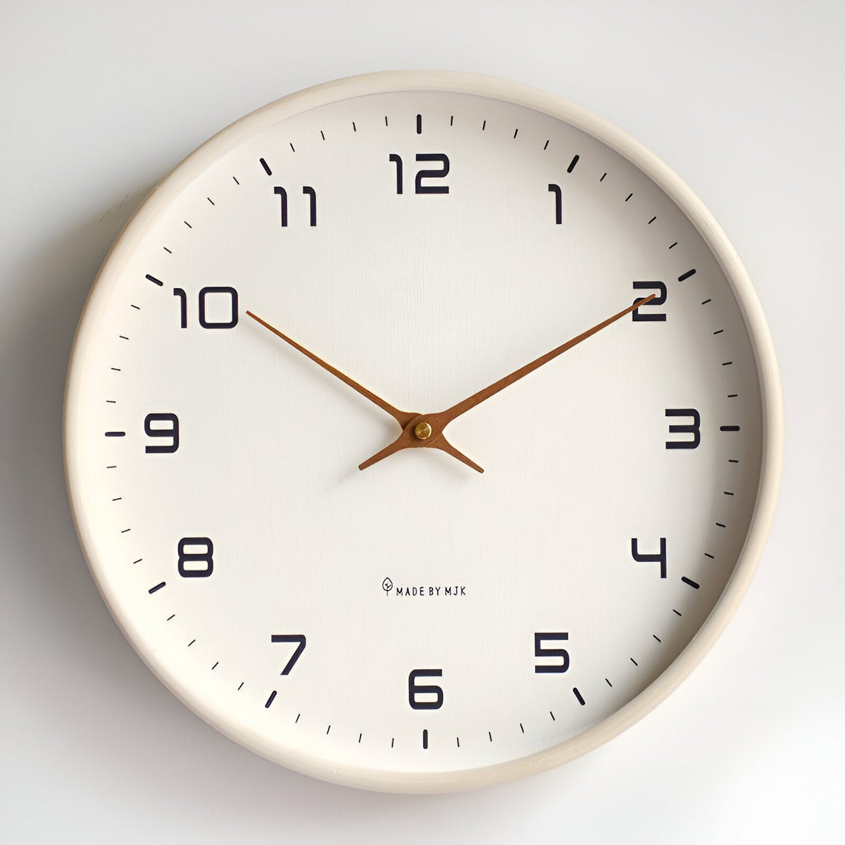 Reloj de Pared Nórdico Minimalista con Marco de Madera