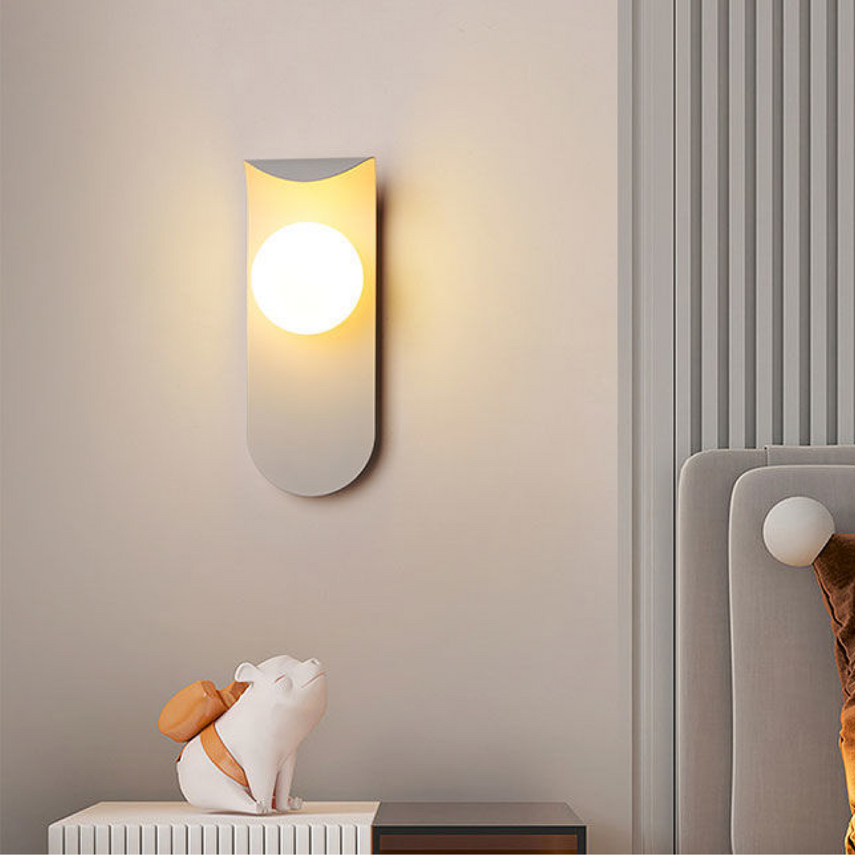 Aplique de Pared Escandinavo con Panel Curvo y Esfera de Luz