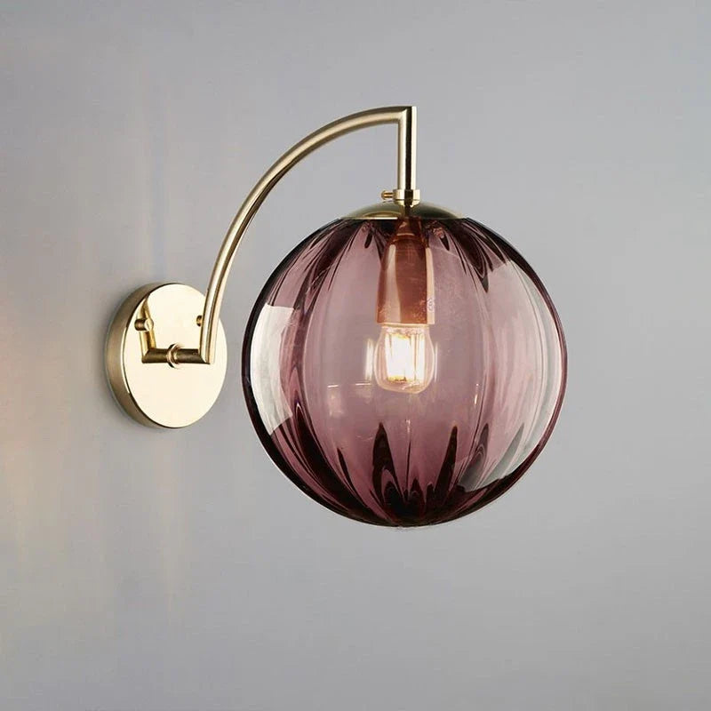 Aplique de Pared con Bola de Vidrio Tintado y Latón Moderno
