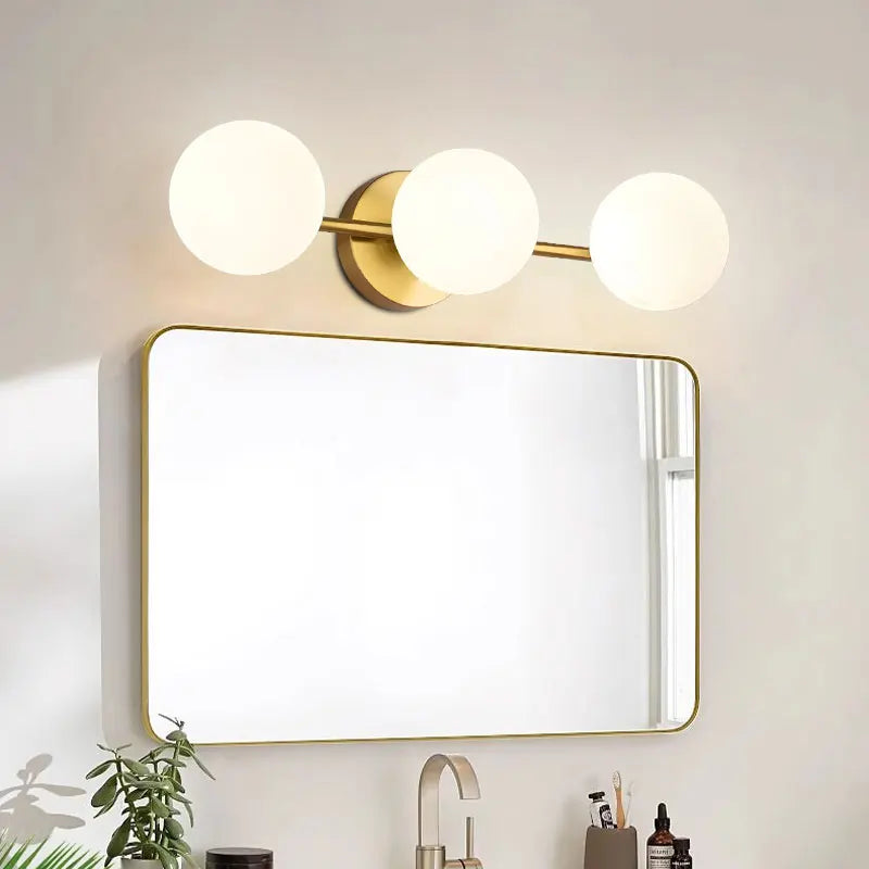 Aplique de Pared Triple Globo de Vidrio Esmerilado Nórdico