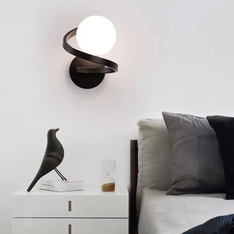 Aplique de Pared Astra Espiral LED con Globos Esmerilados