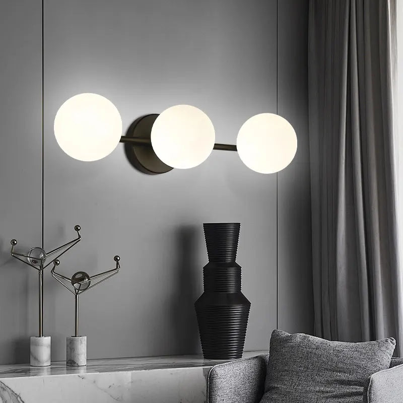 Aplique de Pared Triple Globo de Vidrio Esmerilado Nórdico