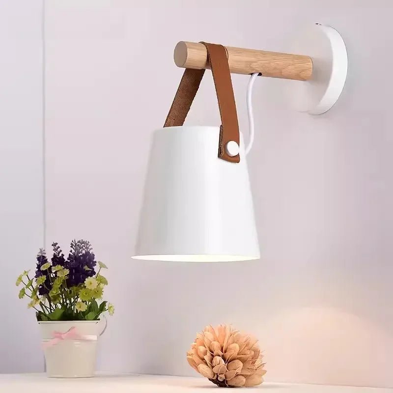 Aplique de Pared Nórdico de Madera y Cuero para Mesilla