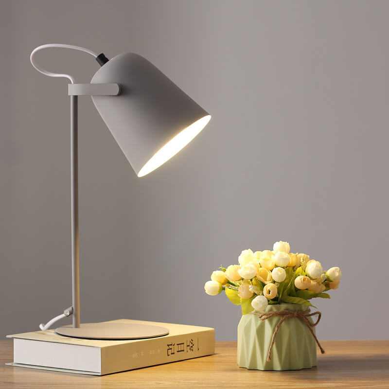 Lámpara de Escritorio LED de Metal Nórdica Minimalista