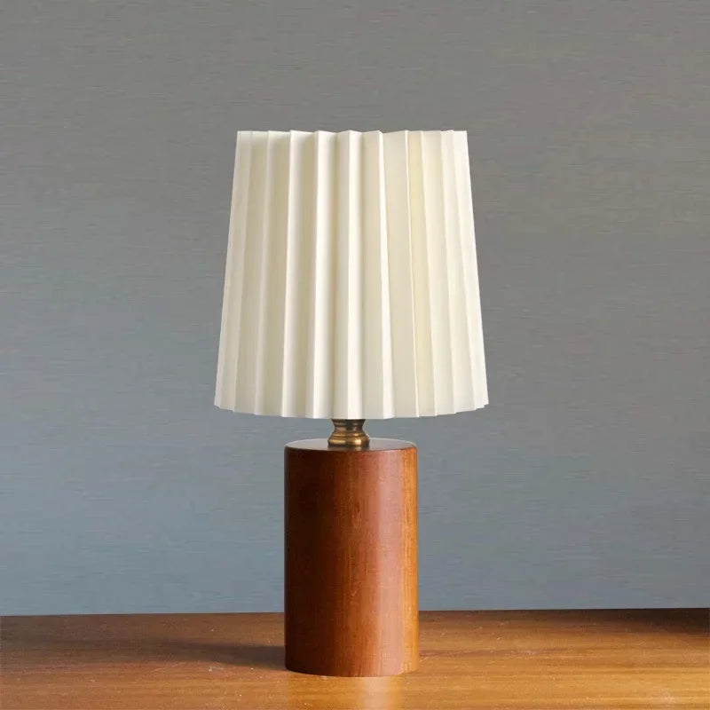 Lámpara de Mesa Plisada con Base de Madera Nórdica Vintage