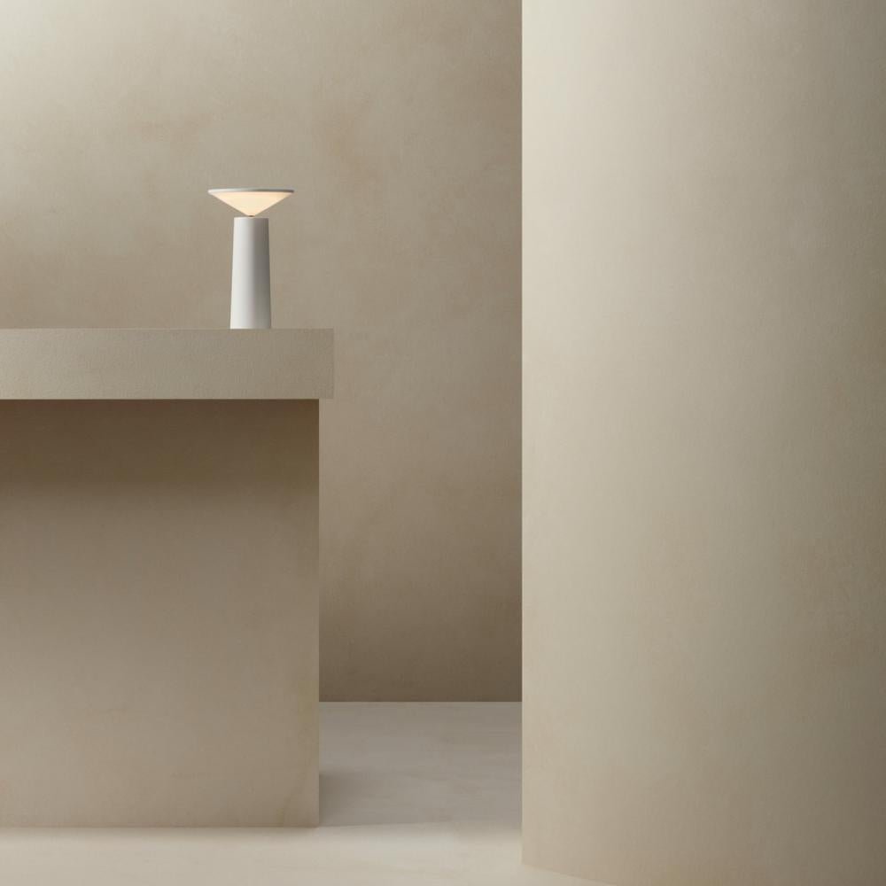 Lámpara de Mesa Aurora Libra de Diseño Moderna Regulable