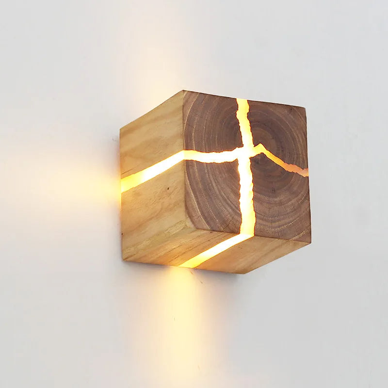 Aplique WoodAura de Madera Maciza Tallada y Resina Luminosa