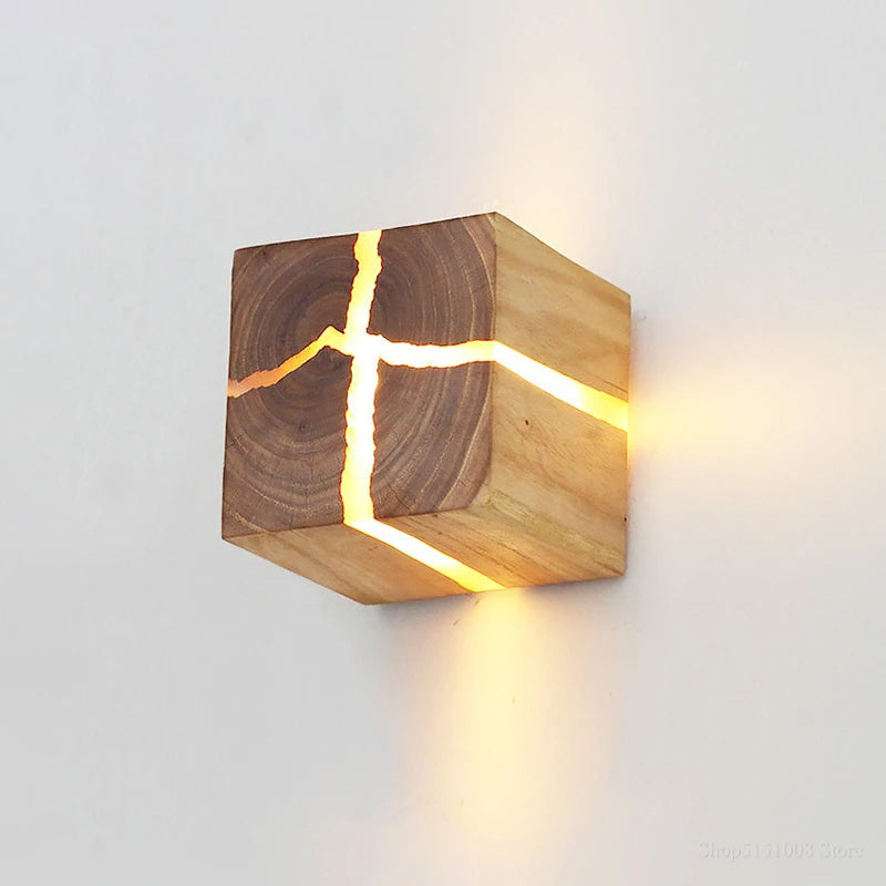 Aplique WoodAura de Madera Maciza Tallada y Resina Luminosa