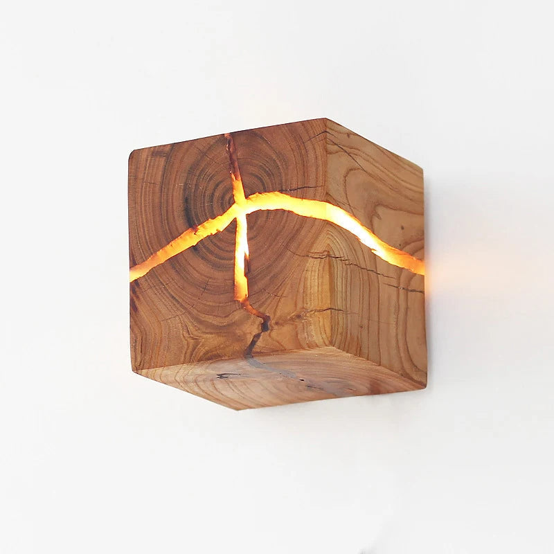 Aplique WoodAura de Madera Maciza Tallada y Resina Luminosa