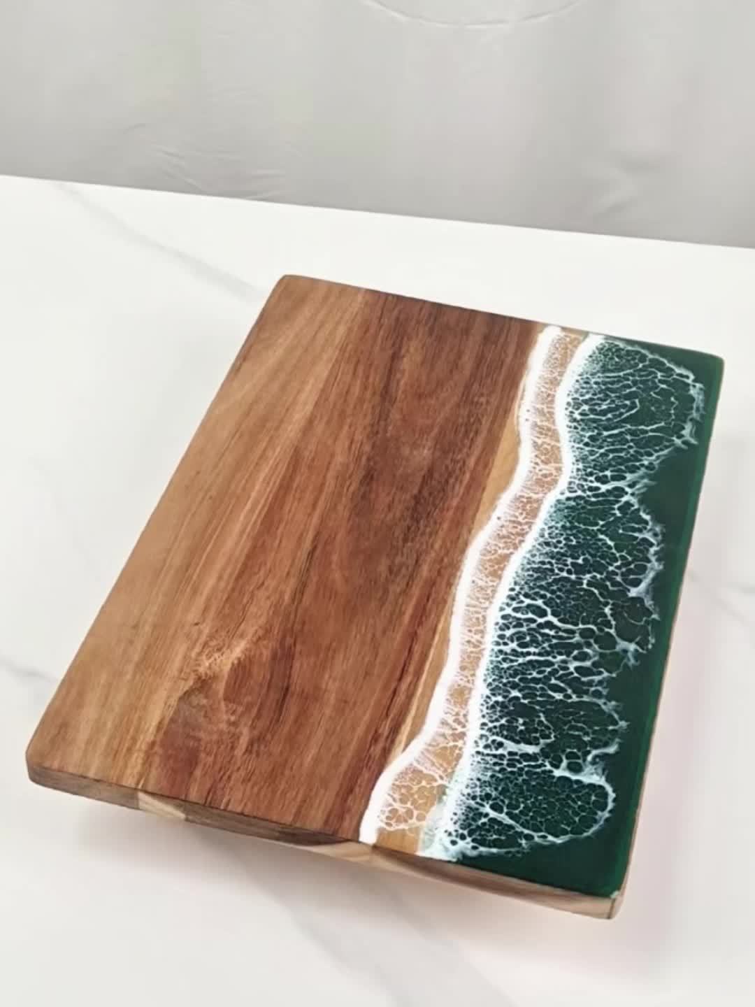 Tabla de Madera de Acacia con Resina Efecto Ola del Océano
