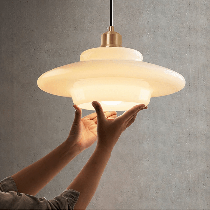 Lámpara Colgante de Vidrio Blanco Opalino Mid-Century