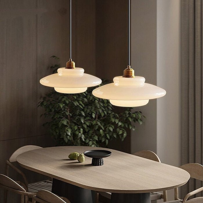 Lámpara Colgante de Vidrio Blanco Opalino Mid-Century