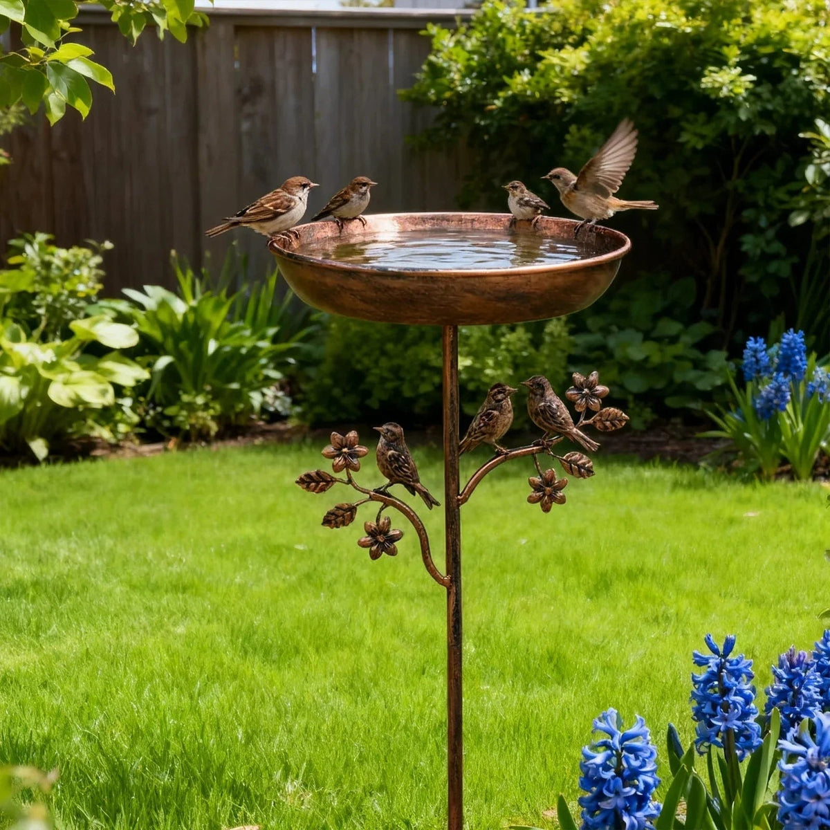 Bebedero para Pájaros de Metal con Pie Decorativo de Jardín